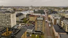 Oulun kaupunkia kuvattuna droonilla.