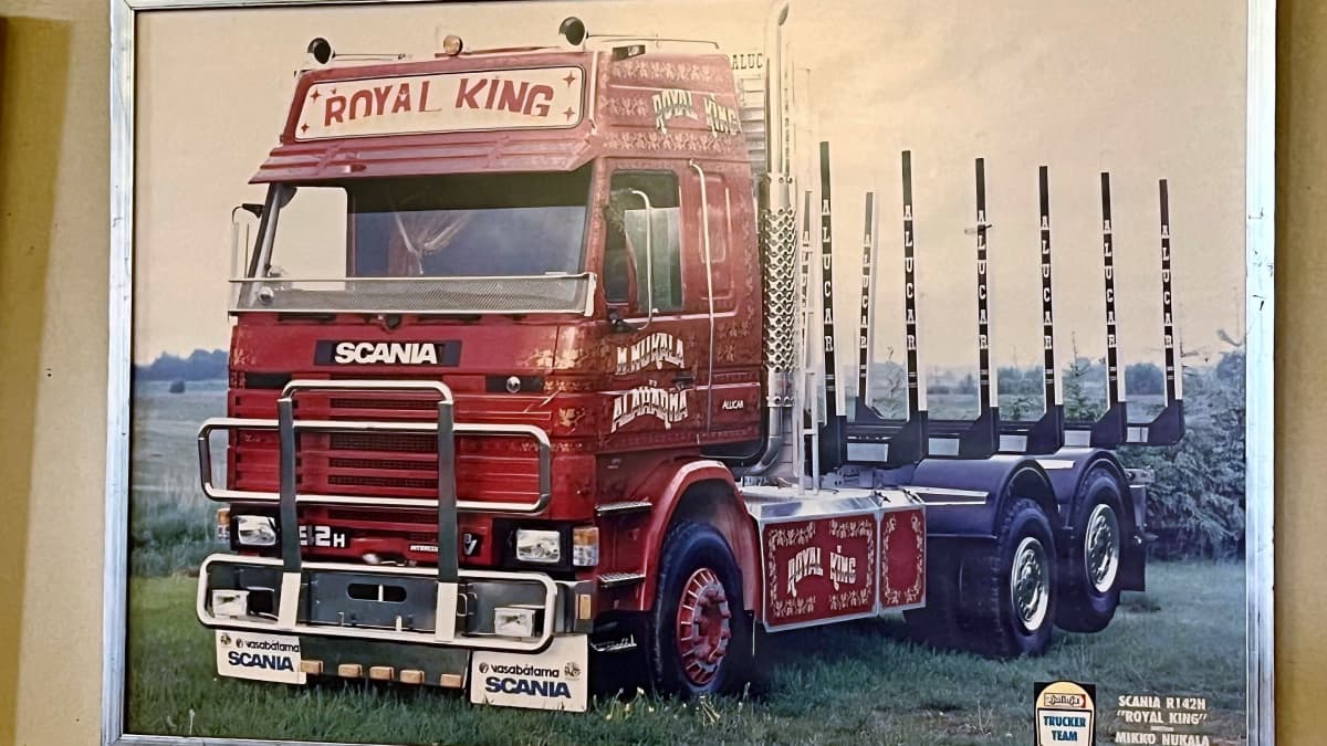 Nukalan kuljetusliikkeen ensimmäinen erikoisauto Royal King. 