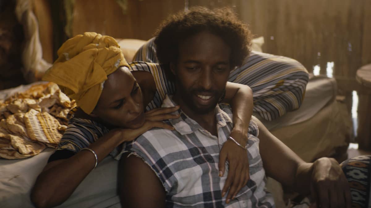 Nasra (Yasmin Warsame) halaa Guledia (Omar Abdi).