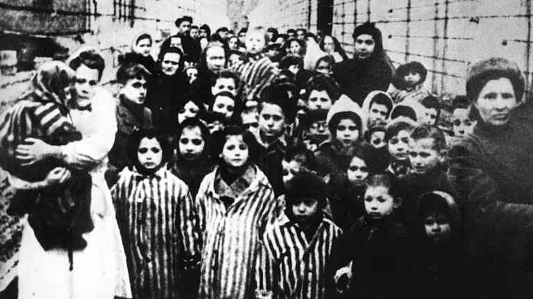Prisoners of the Auschwitz concentration camp in the 1940s. Photo: All Over Press