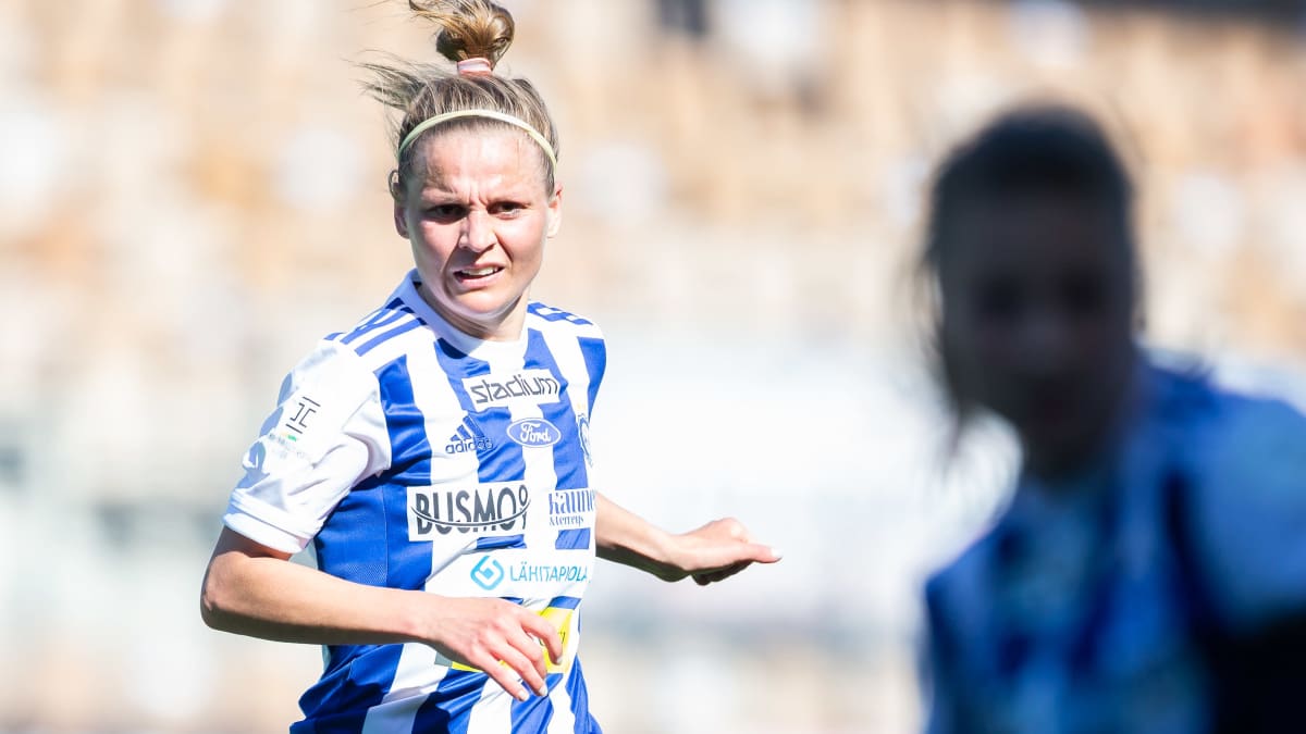 Essi Sainio på spelplan för HJK 2020