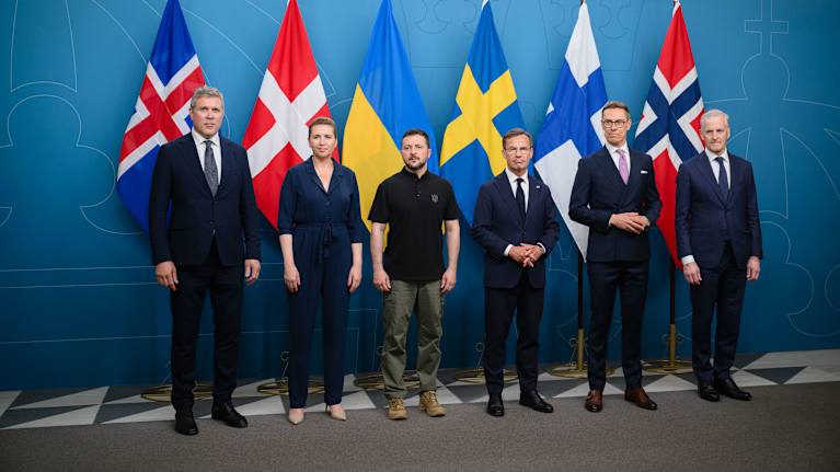 The picture shows the leaders of the five Nordic countries and Ukrainian President Zelensky.