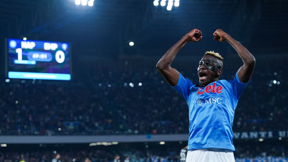 Victor Osimhen tuulettaa