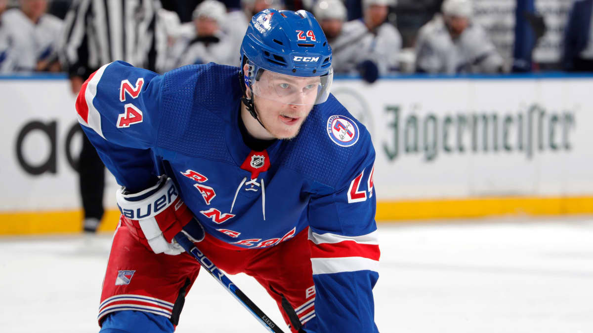 Kaapo Kakko jäällä NHL-ottelussa.