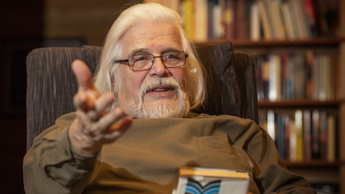 juuka-hakee-kirjailija-heikki-turuselle-kulttuurineuvoksen-arvonime