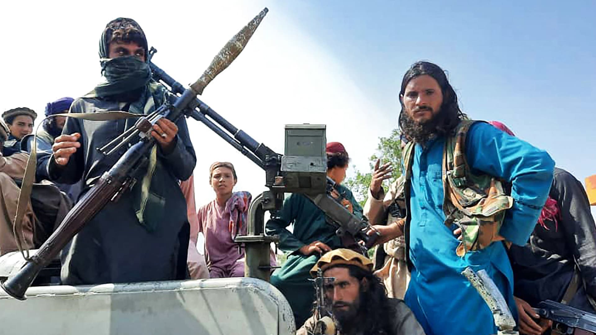 Taliban-taistelijoita Laghmanin provinssissa Afganistanissa.