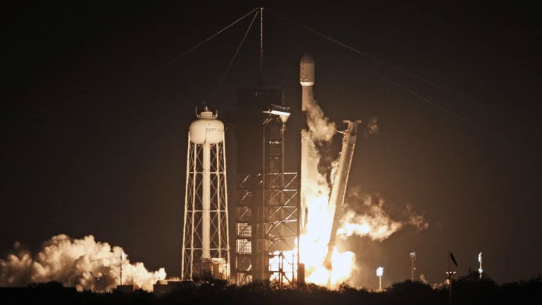 SpaceX Falcon 9 -raketin laukaisu Kennedy Space Centerissa Cape Canervalissa 15. helmikuuta 2024.