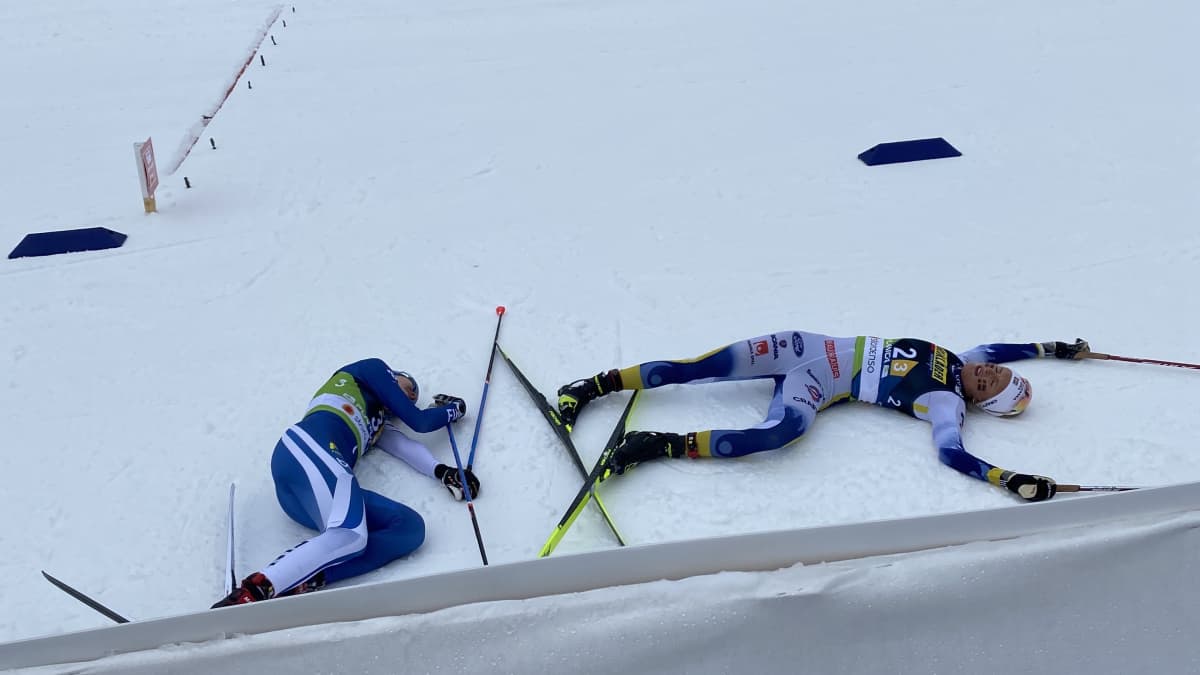 Eveliina Piippo ja Frida Karlsson puhki viestin kolmososuuden jälkeen.