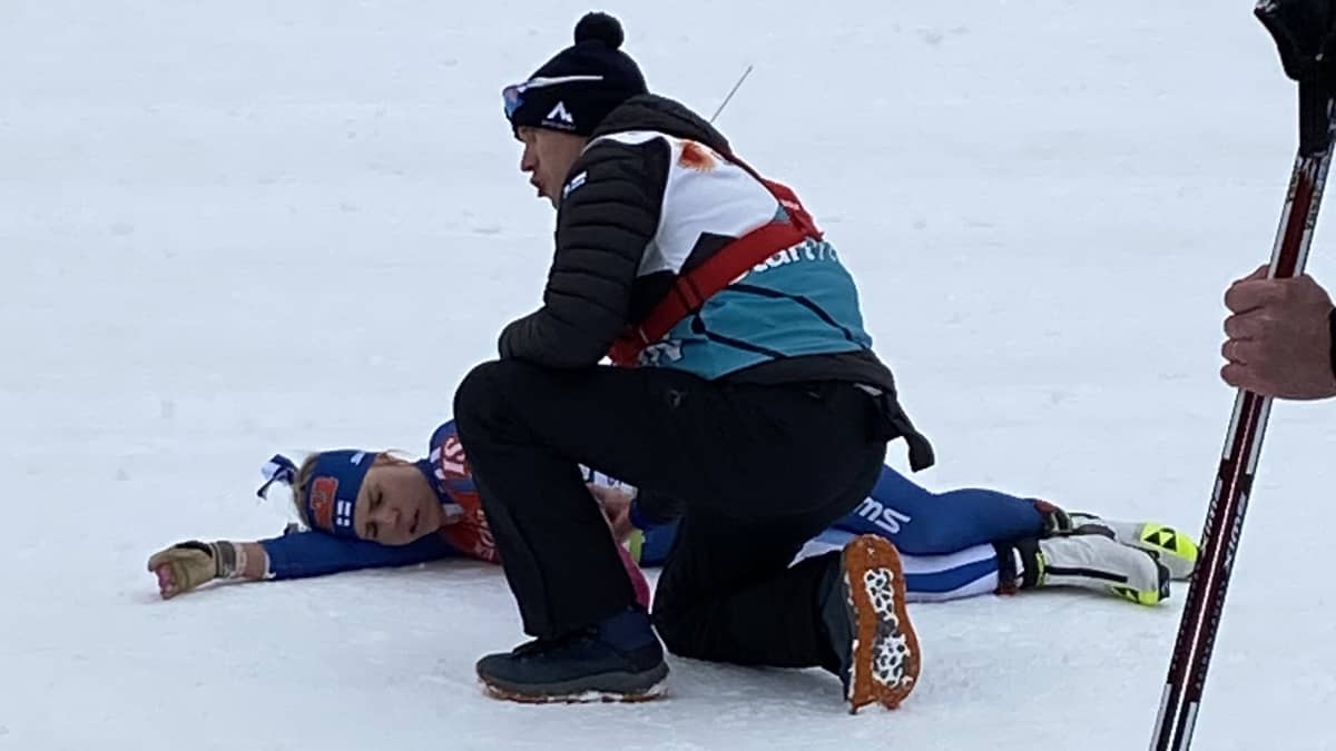 Jasmi Joensuu makasi ladun pinnassa MM-parisprintissä.