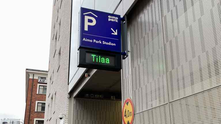 Aimo Parkin pysäköintihalli Tammelan stadionilla.