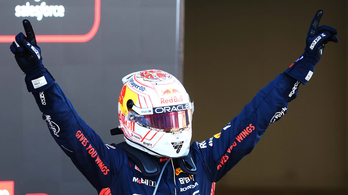 Max Verstappen juhli Suzukan osakilpailun voittoa.