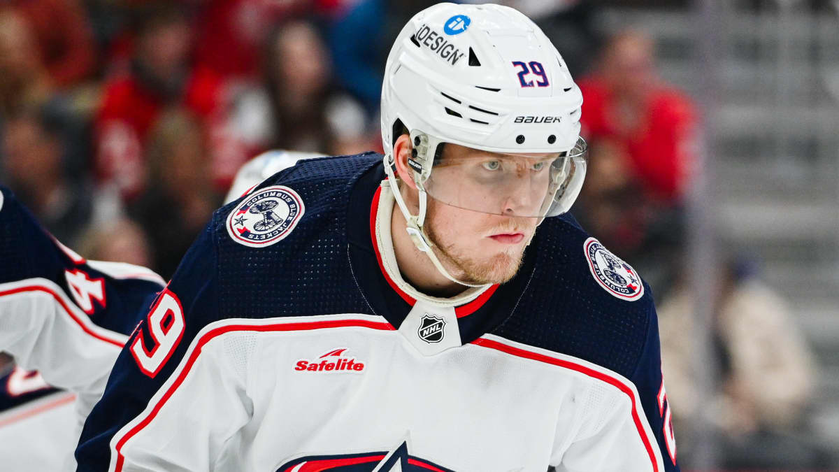 Patrik Laine spelar ishockey.