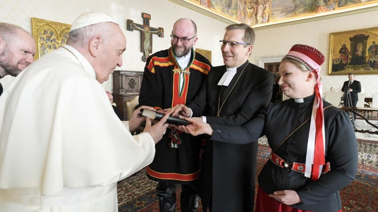 Paavi Franciscus vastaanottaa Suomalaisen ekumeenisen lähetystön Vatikaanissa
