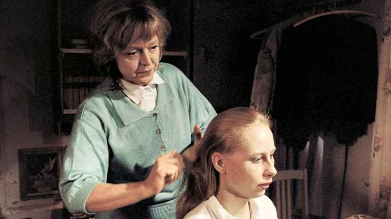 Iris Rukka (Kati Outinen) and mother (Elina Salo). YLE Image Service/National Audiovisual Archive