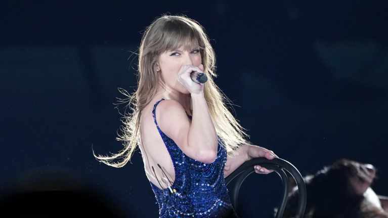 Taylor Swift esiintyy kiertueellaan.