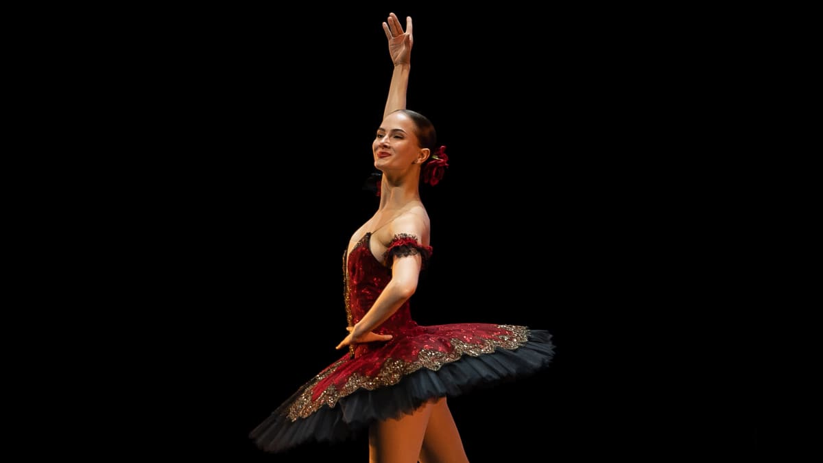 Viola Länsivuori esiintyi Helsingin kansainvälisissä balettikilpailuissa 2022.