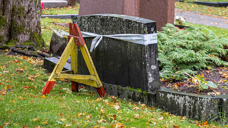 Hautoja Turun vanhalla hautausmaalla.