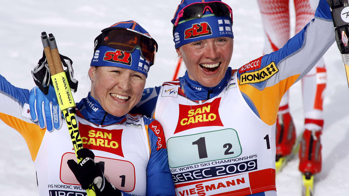 Aino-Kaisa Saarinen ja Virpi Kuitunen olivat voittamassa Liberecin MM-kisoissa neljää mitalia, joista kolme oli maailmanmestaruuksia. Ennen kisojen alkua Saarinen oli ollut palkintokorokkeella 11:ssä maailmancupin henkilökohtaisessa kilpailussa ja Kuitunen kahdeksassa.
