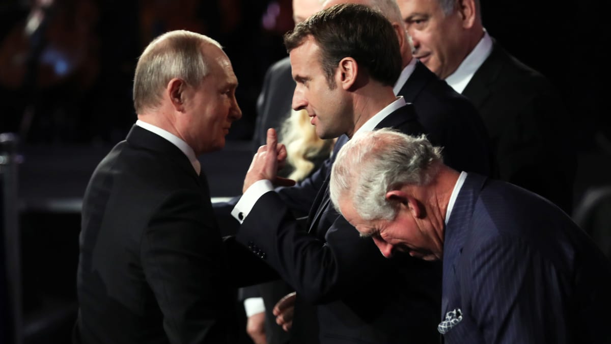 Vladimir Putin esitti Ranskan presidentille, Emmanuel Macronille, YK:n pysyvien jäsenmaiden kokousta Jerusalemissa, holokaustin muistotilaisuudessa.