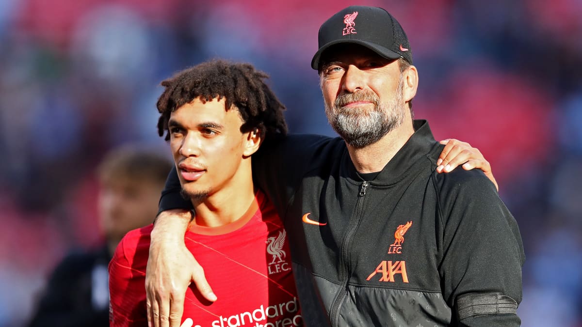 Trent Alexander-Arnold ja Jürgen Klopp.