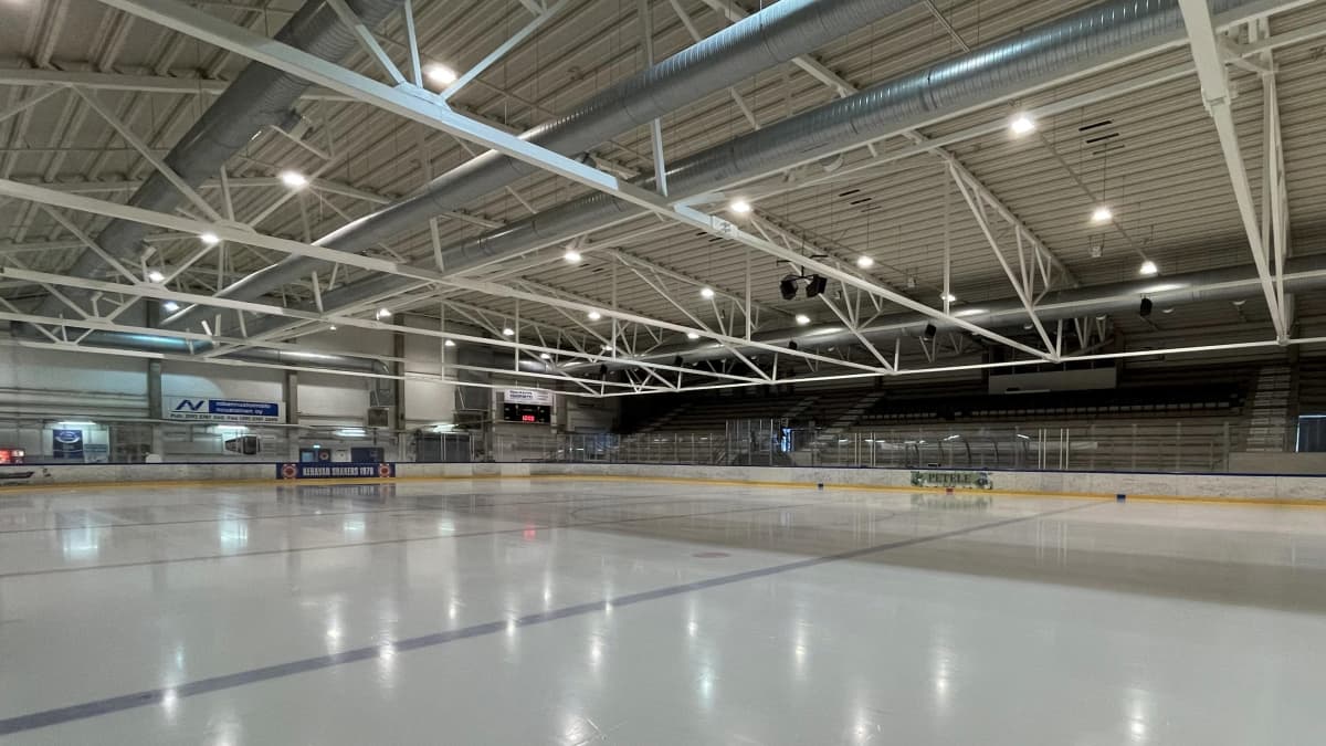 Keravan jäähallin jää