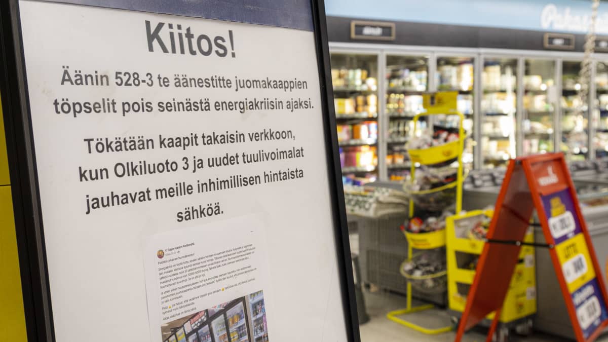 K-Supermarket Kotikenttä Jyväskylän Kuokkalassa kysyi asiakkailtaan onko ok sammuttaa juomakaapit energiakriisin ajaksi.