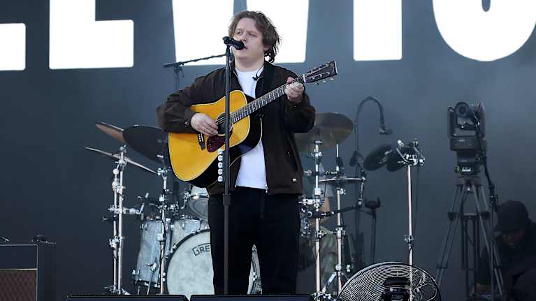 Lewis Capaldi är tillbaka! Stark comeback efter tuffa hälsoproblem och öppenhjärtigt om mental hälsa