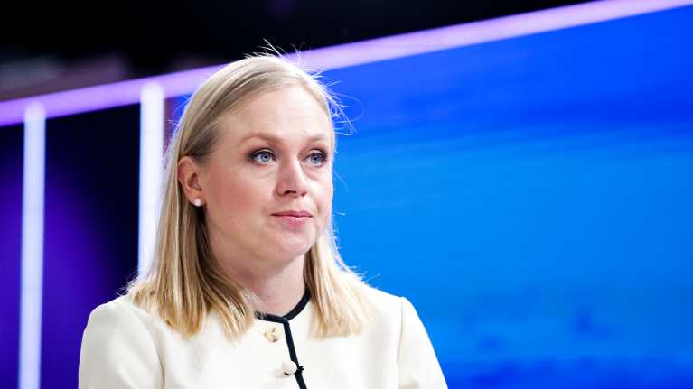 Еліна Валтонен: Фінляндія дозволяє Україні бити своєю зброєю по Росії ...