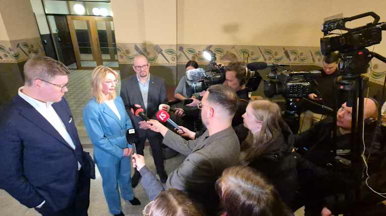 SDP leadership gives statement to media.