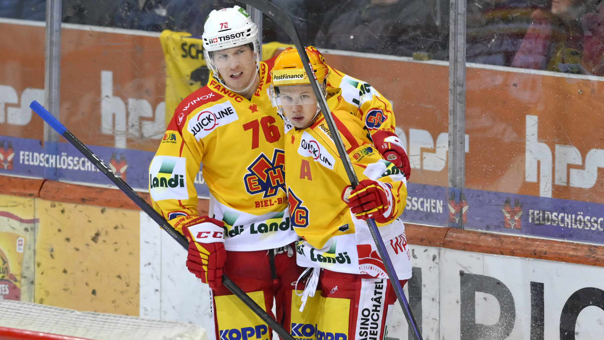 Jere Sallinen ja Toni Rajala juhlivat Bielin maalia.