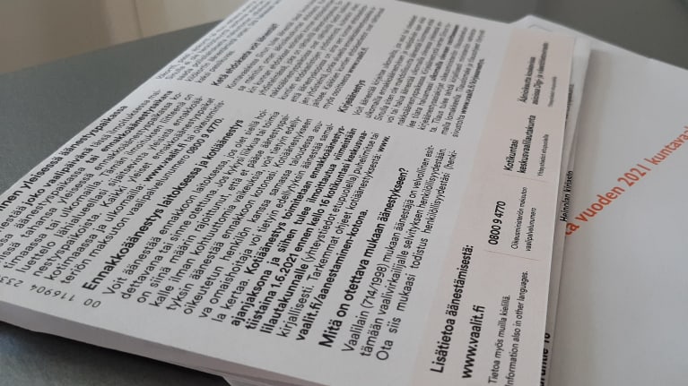 Ilmoituskirje äänioikeudesta. Kuva: Sini Ojanperä / Yle