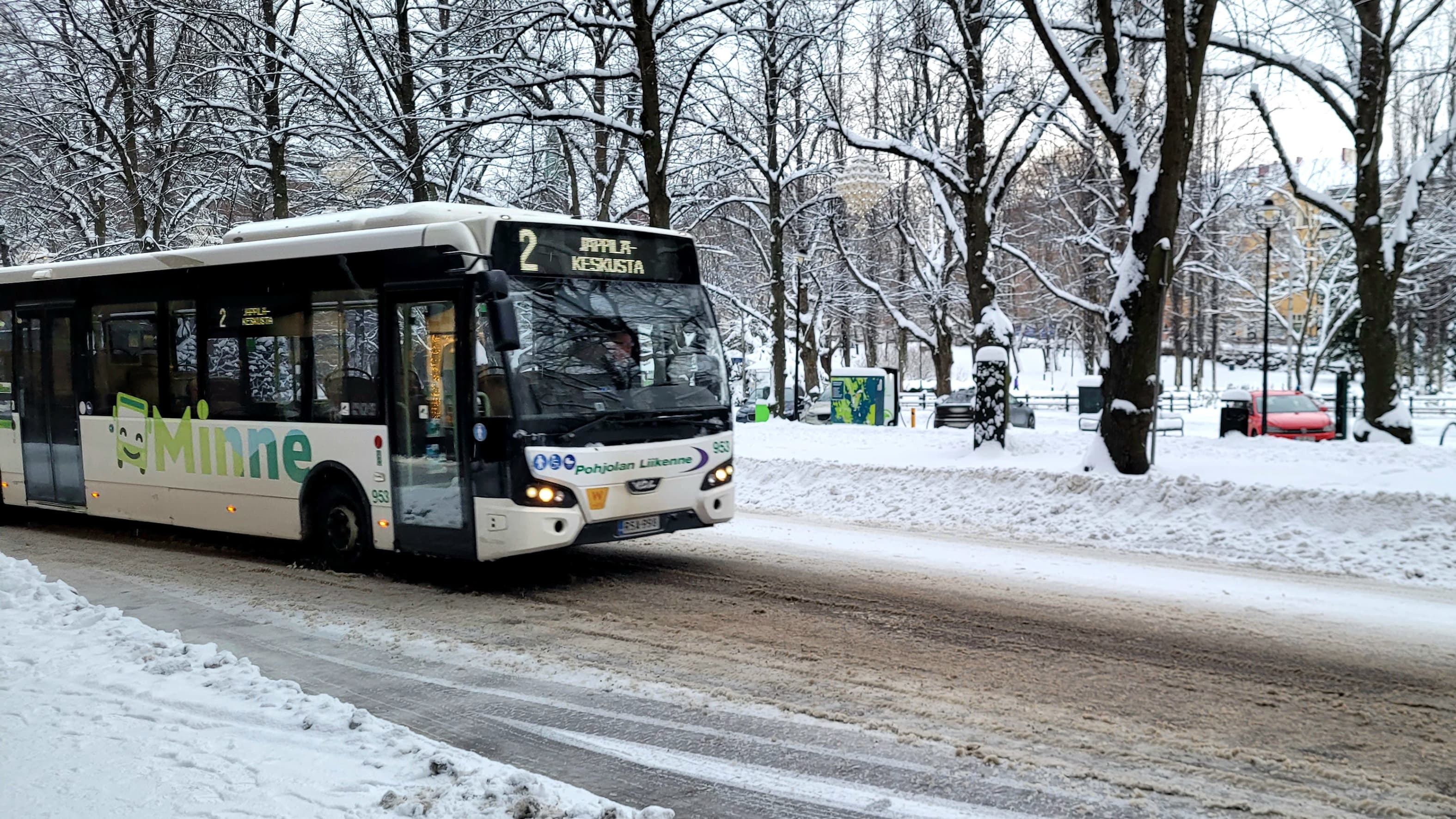 Kotkan seudun busseissa saa pian maksaa matkansa pankkikortilla |  Kymenlaakso | Yle