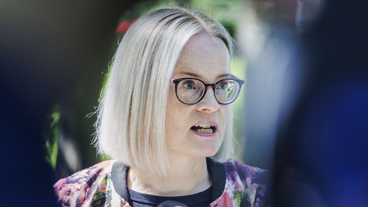 Pääministeri Petteri Orpo (kok.) ja valtiovarainministeri Riikka Purra (ps.) vastasivat median kysymyksiin Kesärannassa Helsingissä 12. heinäkuuta 2023.