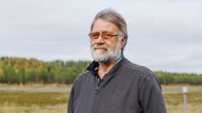 Erkki Järvinen Kiteen lentokentällä.