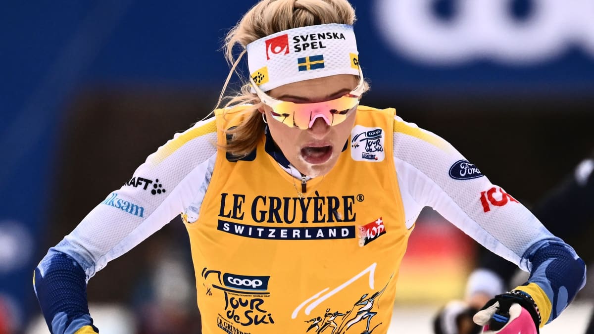 Frida Karlsson kipuaa Alpe Cermisiä.