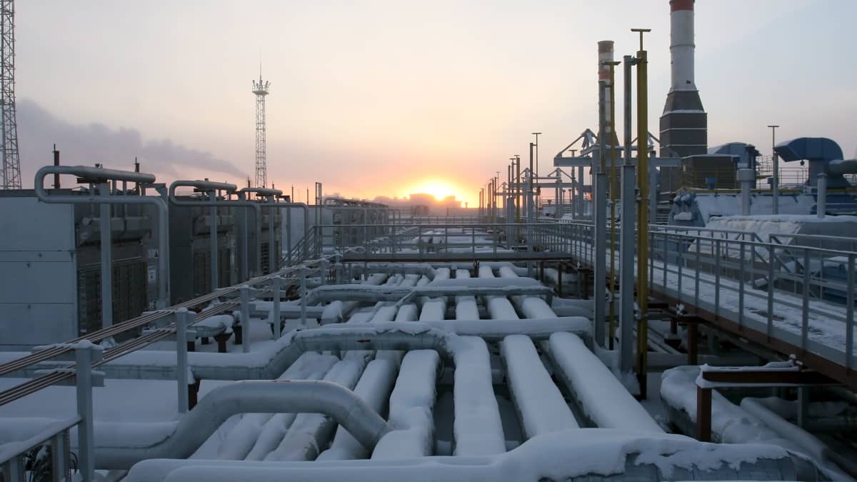 Lumisia putkia Novyi Urengoin öljy- ja kaasukentällä Venäjällä.