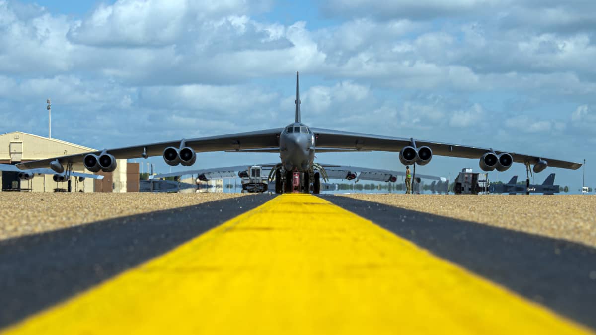 Yhdysvaltain ilmavoimien B-52 -pommikone.