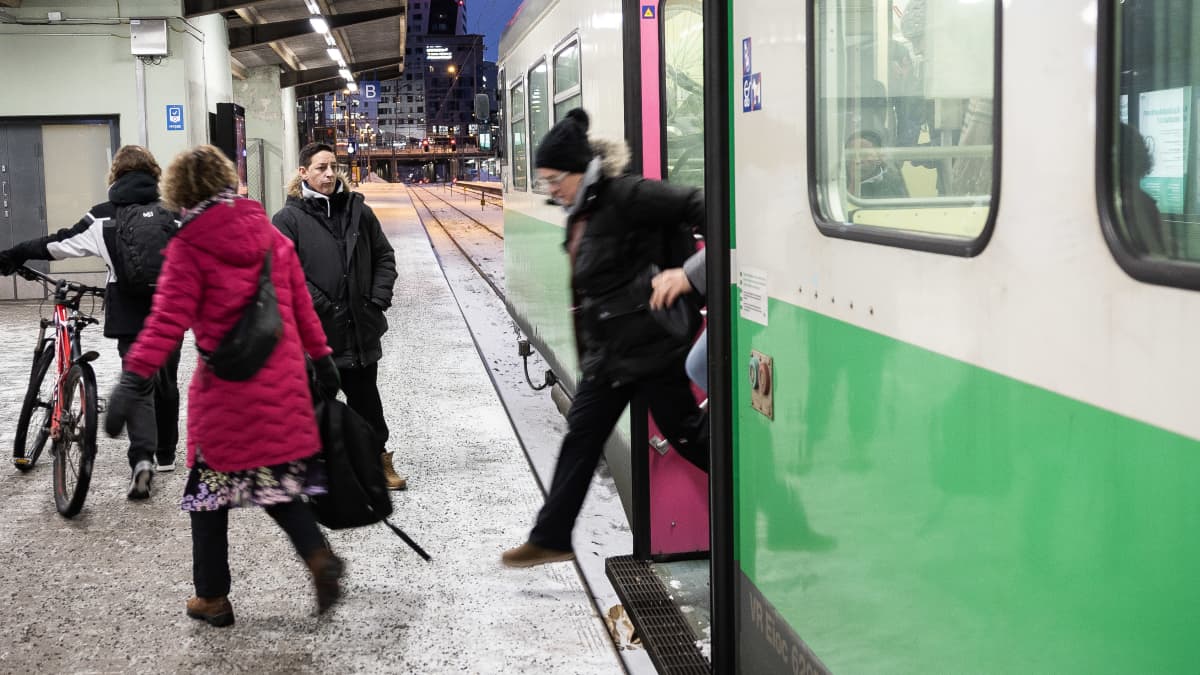 Laajat lakot sekoittavat huomenna julkista liikennettä. Kuva: Jani Aarnio / Yle