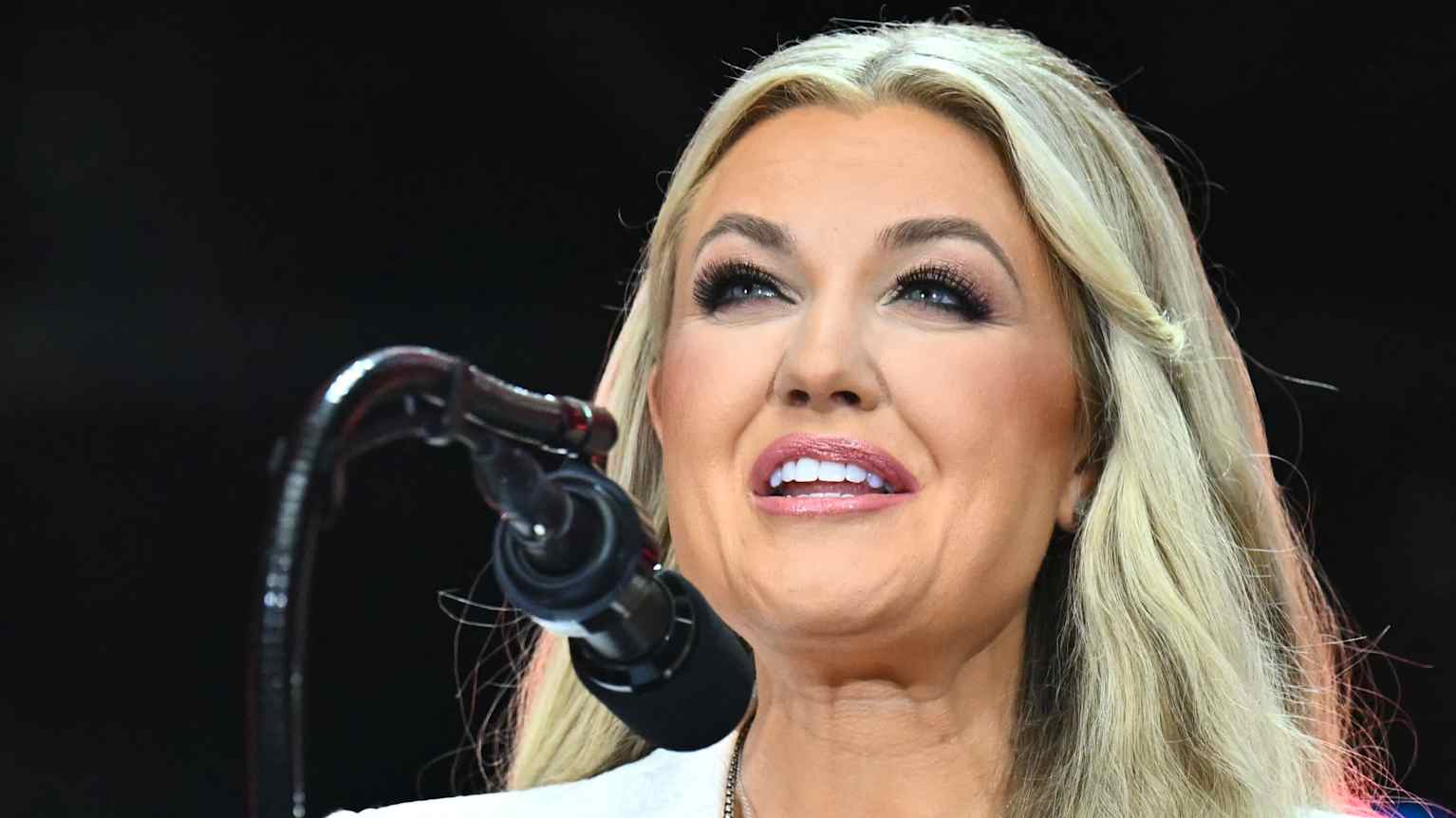 Erika Kirk miehensä epäillystä ampujasta: “Annan anteeksi” | Uutiset | Yle