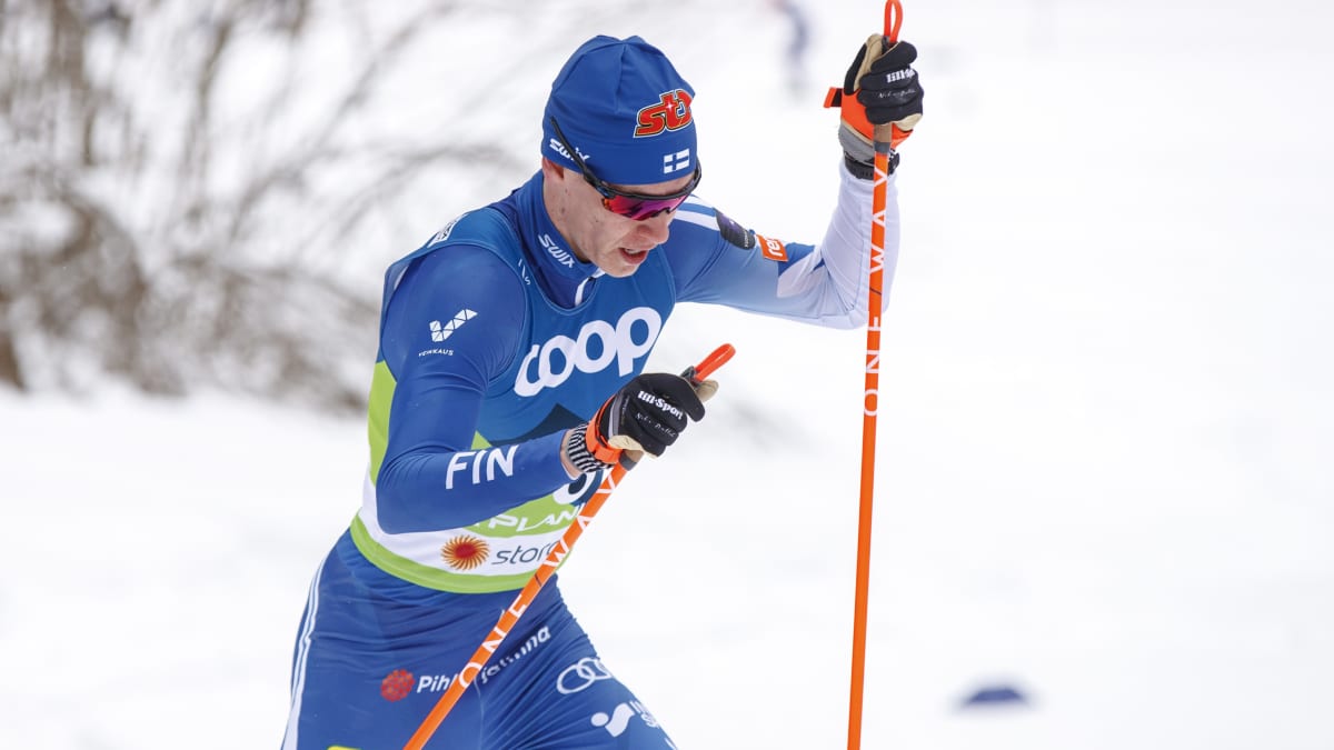Niko Anttola miesten 15 kilometrin kisassa.