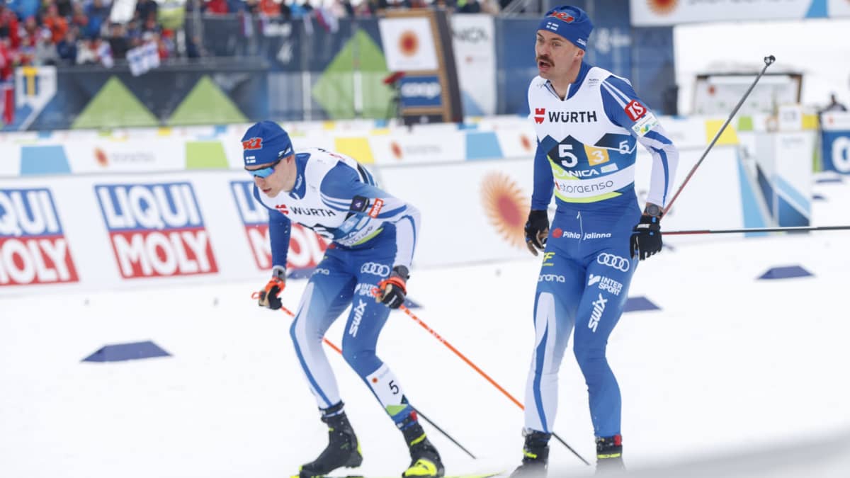 Perttu Hyvärinen lähettämässä Niko Anttolan viimeiselle viestiosuudelle.
