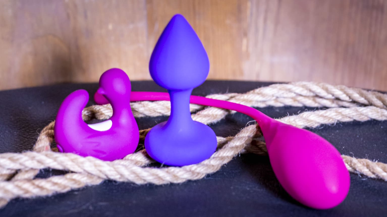 Для скромных. Топ-8 секс-игрушек, с которых стоит начать знакомство с деликатной темой