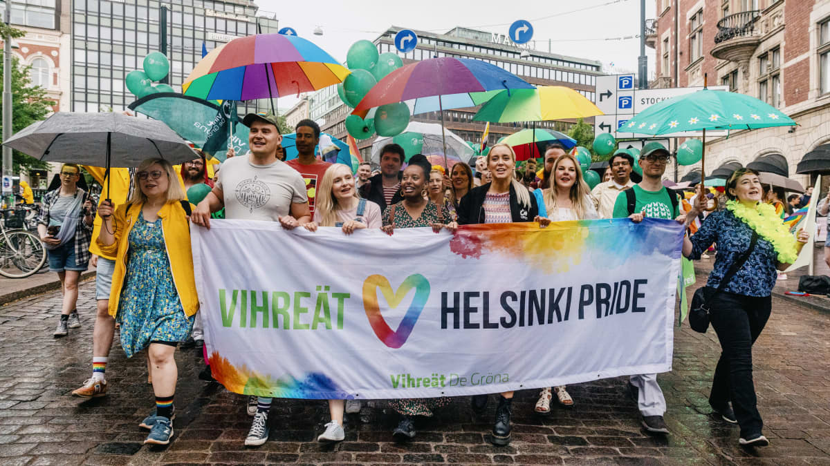 Vihreän puolueen Helsinki Pride -kulkue.