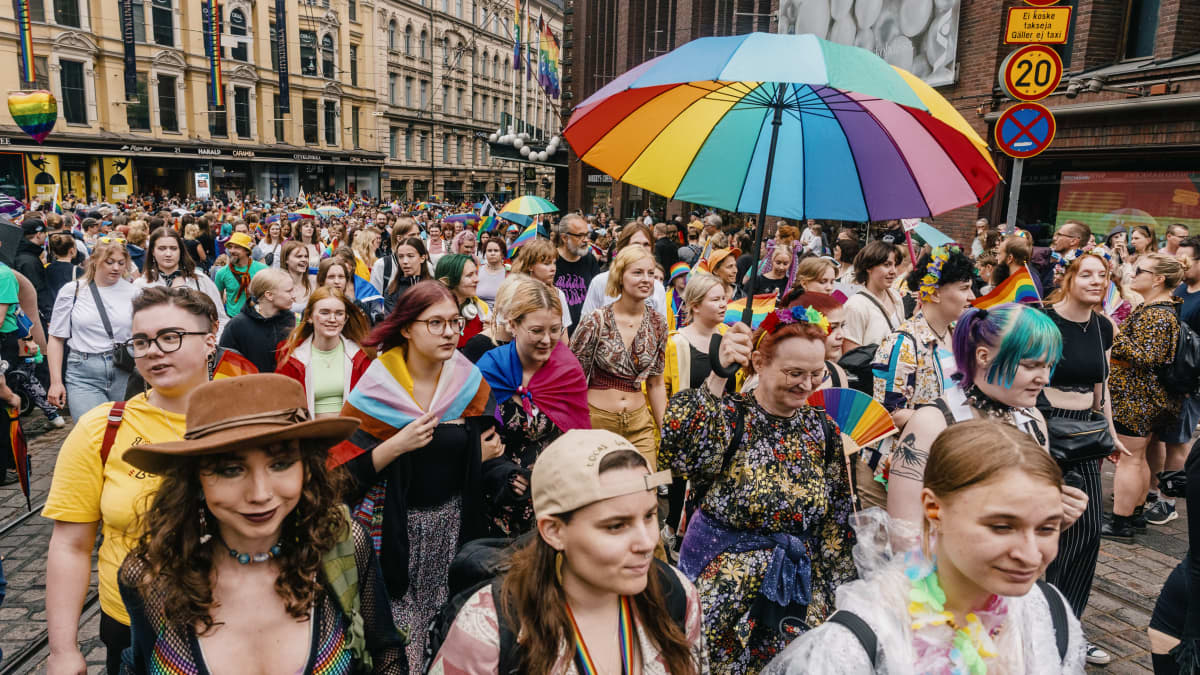 Helsinki Pride -kulkue.