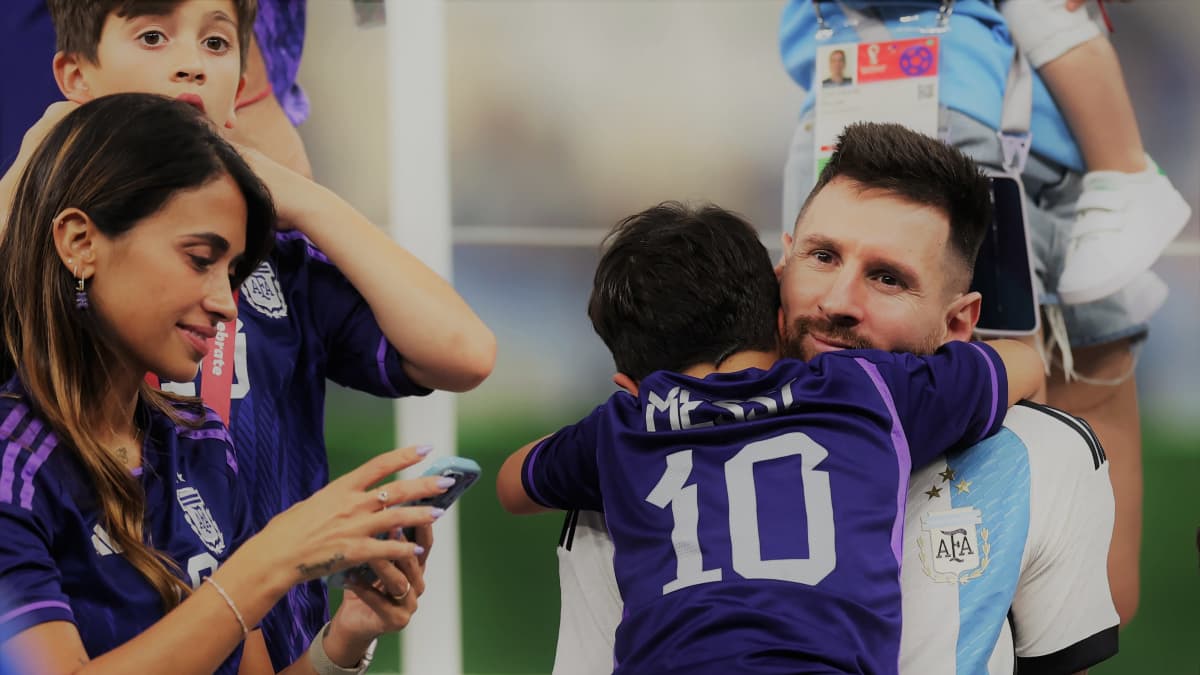 Lionel Messi juhli perheensä kanssa Argentiinan kolmatta maailmanmestaruutta joulukuussa 2022. 