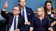 Photo shows Prime Minister Petteri Orpo (NCP) and Finance Minister Riikka Purra (Finns) pictured in parliament.