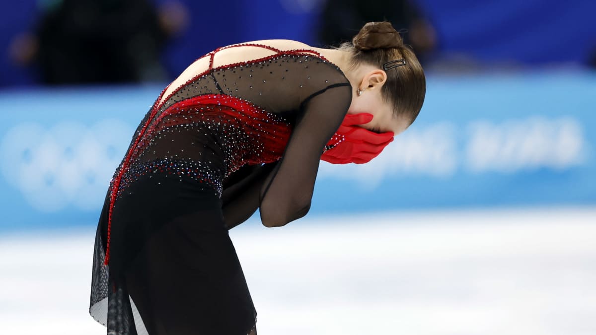 Konståkaren Kamila Valijeva efter sin friåkning i OS i Peking 2022.