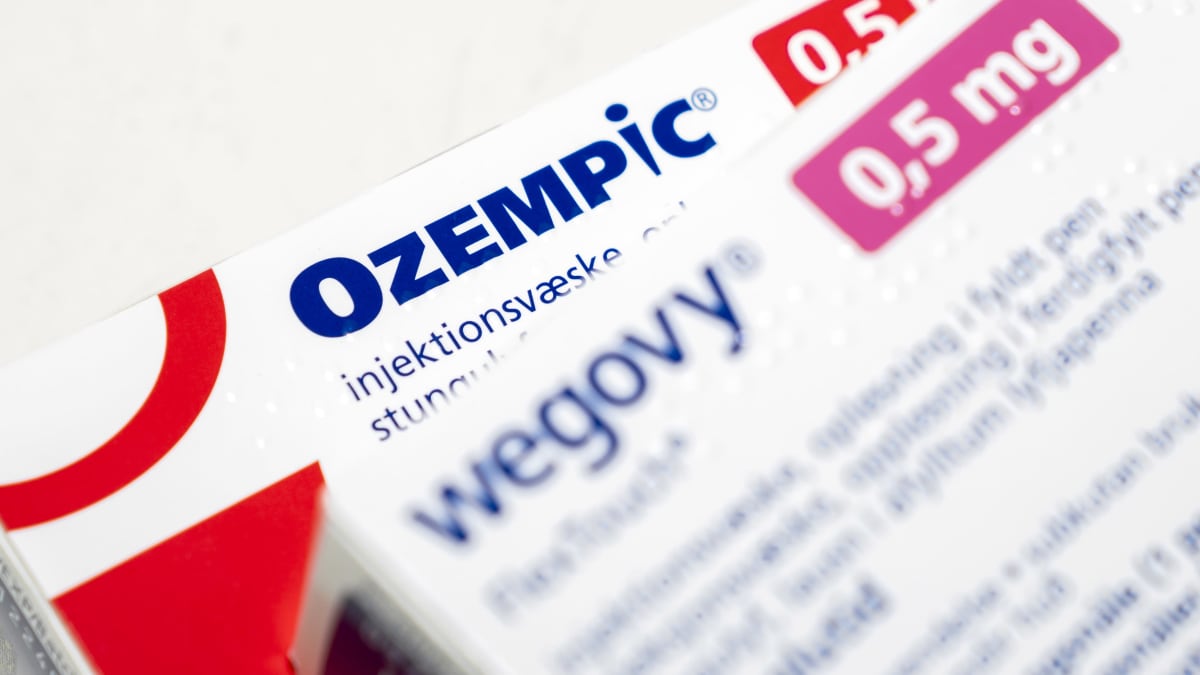 Närbild av förpackningar med bantningsmedicinerna ozempic och wegovy.