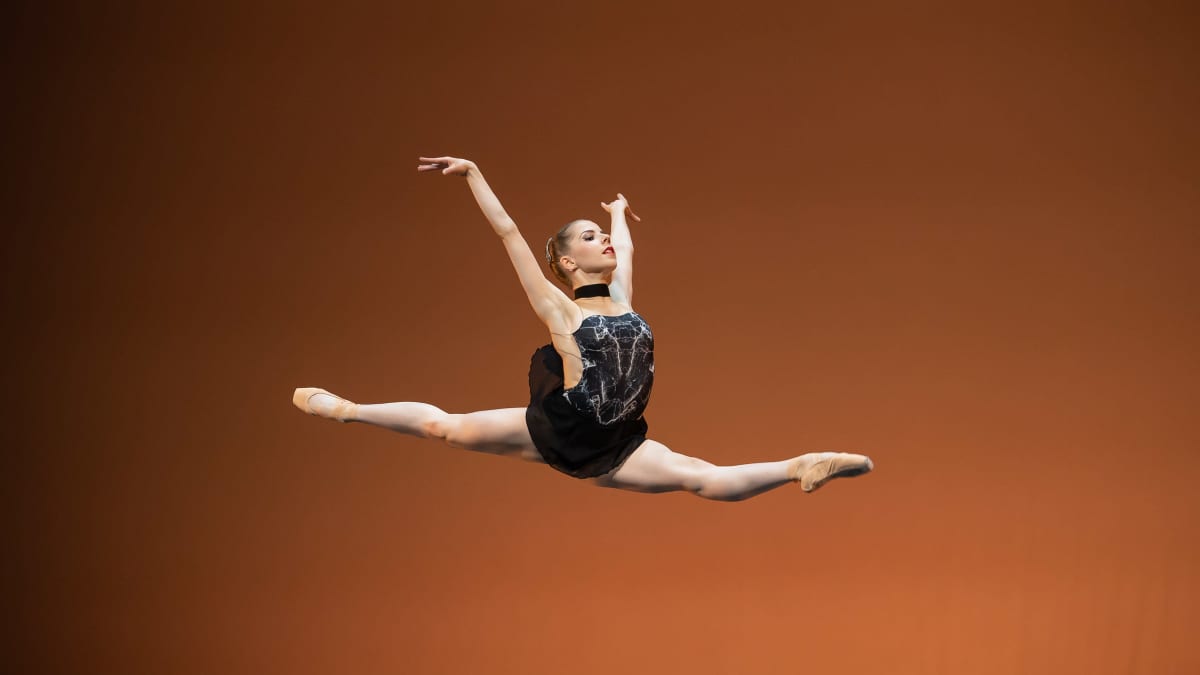 Pinja Rissanen esiintyi Helsingin kansainvälisessa balettikilpailussa 2022.