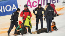 Mielenosoittajat iskivät alppihiihdon maailmancupiin Itävallan Gurglissa 18.11.2023.